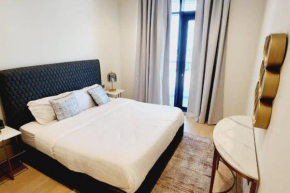 Bright & Cozy 1BR with City Views in Downtown